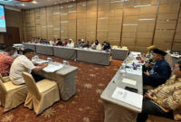 Suasana rapat koordinasi guna membahas persiapan sidang bersama tentang peliputan media.