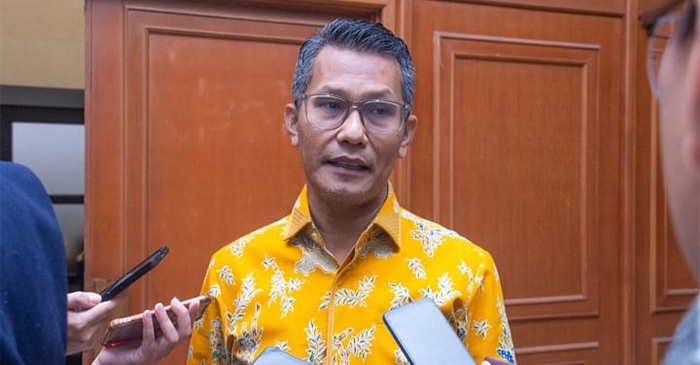 Febri Hendri Antoni Arif.