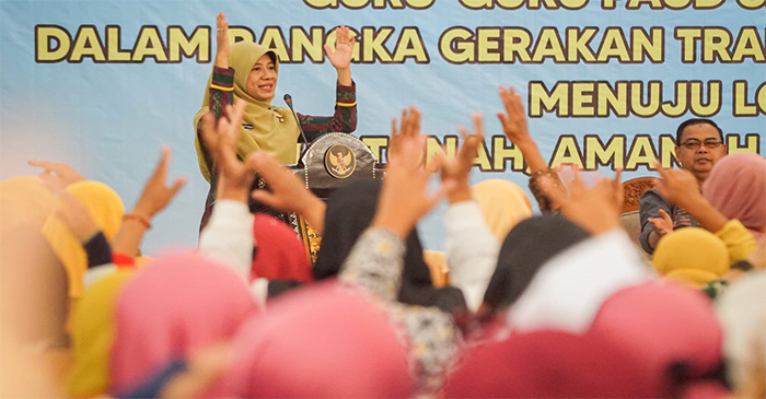 Hj Niken Saptarini Widyawati, saat menjadi Keynote Speaker sekaligus memberikan sambutan dalam Pelatihan Guru PAUD, di halaman Kantor Bupati Lombok Barat, Selasa (8/8/2023).