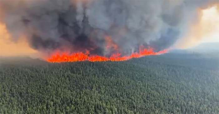 Situasi bencana kebakaran hutan yang melanda beberapa wilayah di Kanada, termasuk Yellowknife dan Kelowna.