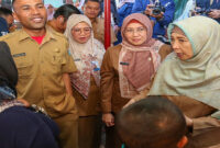 Wagub NTB, Hj Sitti Rohmi Djalillah bersama Kepala Bappenda NTB, Hj Eva Dewiyani dan sejumlah Kepala OPD lainnya, di sela-sela peninjauan pelaksanaan kegiatan Bakti Stunting di Desa Taman Ayu, Kecamatan Gerung, Kabupaten Lombok Barat, Senin (7/8/2023).