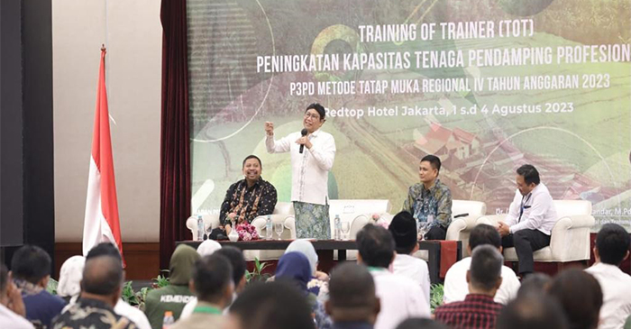 Mendes PDTT, Abdul Halim Iskandar saat membuka ToT Peningkatan Kapasitas Tenaga Pendamping Profesional Metode Tatap Muka Regional IV di Jakarta, Selasa malam (1/8/2023).