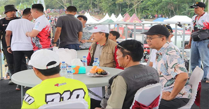 Suasana penutupan Kejurnas Grasstrack Region 3 putaran IV di Sirkuit Lantan 459 International Motocross Circuit, Lantan—Lombok Tengah (Loteng), pada Minggu (27/8/2023).