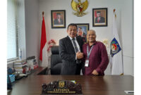 Sekretaris JMSI NTB, Abdul Rasyid Zaenal (kanan) saat bersama Kapuspen Kemendagri, Benni Irwan (kiri).