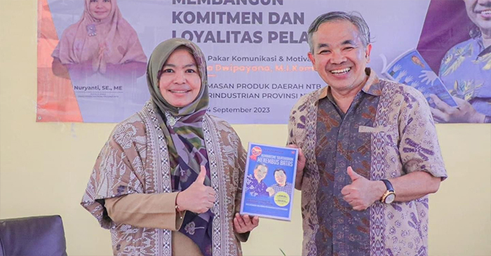 Kadis Perindustrian NTB, Nuryanti (kiri).
