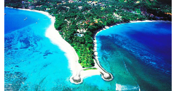 Pantai Senggigi, Lombok Barat.