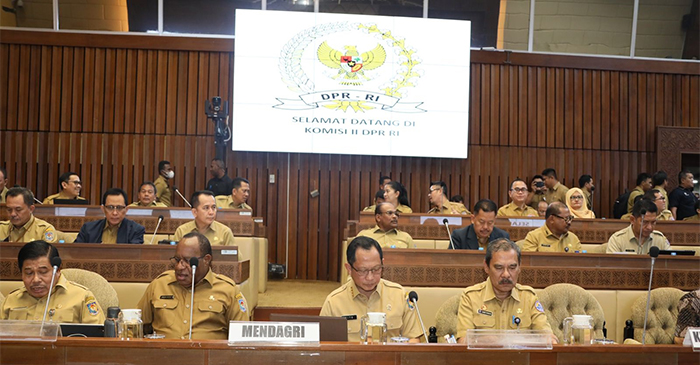 Suasana Rapat Dengar Pendapat (RDP) antara Mendagri, Tito Karnavian bersama Komisi II DPR RI, di Ruang Rapat Komisi II DPR RI, Gedung Nusantara Komplek Parlemen Senayan, Jakarta, Selasa (12/9/2023).