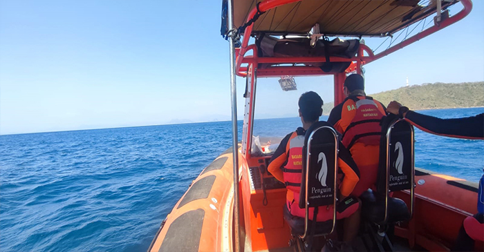 Tim SAR Gabungan saat mencari 2 orang korban yang hilang saat berlayar dari Pelabuhan Labuhan Haji, Lombok Timur menuju Labuhan Lalar, Sumbawa Barat.