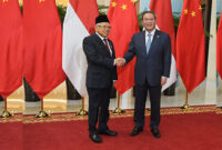 Wapres, Ma'ruf Amin (kiri) bersama Perdana Menteri (PM) Tiongkok, Li Qiang (kanan).