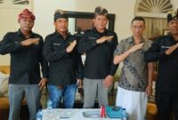 Suasana sesi foto bersama antara pengurus DPW ASLI Sumut dengan Sultan Deli.