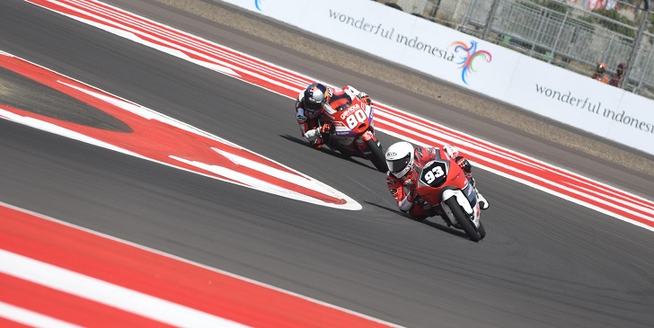  Para pebalap binaan PT Astra Honda Motor (AHM) saat adu kemampuannya di Pertamina Mandalika International Street Circuit, Lombok, Sabtu (14/10/2023).
