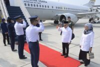 Wapres Ma’ruf Amin menuju Pangkalan TNI AU Sultan Hasanuddin, Kabupaten Maros, Sulsel menggunakan Pesawat Kepresidenan TNI AU Boeing 737-400, dari Pangkalan TNI AU Halim Perdanakusuma, Senin (9/10/2023), sekitar pukul 09.00 WIB.