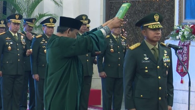 Letjen TNI Agus Subiyanto saat dilantik sebagai KSAD, di Istana Negara, Jakarta, Rabu (25/10/2023).