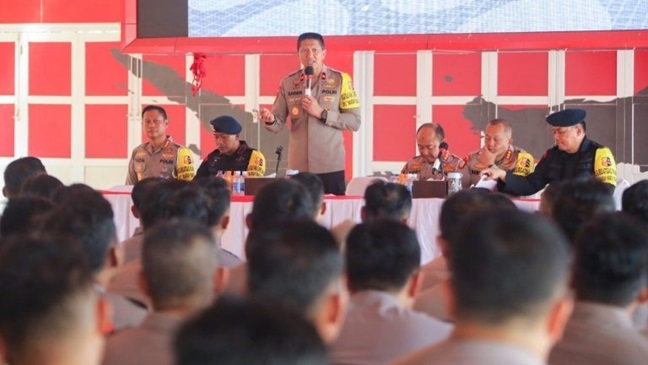 Dirpamobvit Korsabhara Baharkam Polri, Brigjen Pol Suhendri saat memberikan pembekalan kepada personel terkait pengamanan Capres-Cawapres 2024.