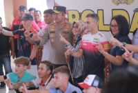 Para Racer MotoGP saat foto bersama Kapolda NTB, Irjen Pol Djoko Poerwanto.
