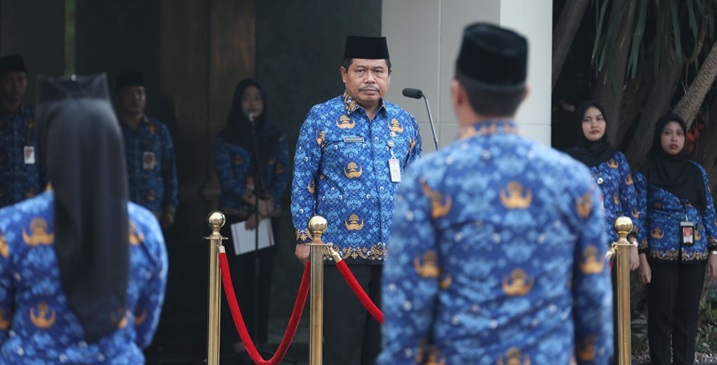 Suasana upacara peringatan Hari Sumpah Pemuda ke-95 di lingkup Kemendagri, berlangsung di Plaza Gedung A Kantor Pusat Kemendagri, Jakarta, Sabtu (28/10/2023).