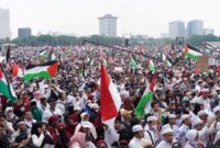 Jutaan manusia ikut Aksi Bela Palestina di Monas Jakarta Pusat, Ahad (5/11/2023).  