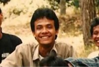 Capres Nomor Urut 3, Ganjar Pranowo (tengah) di usia saat masih kuliah.