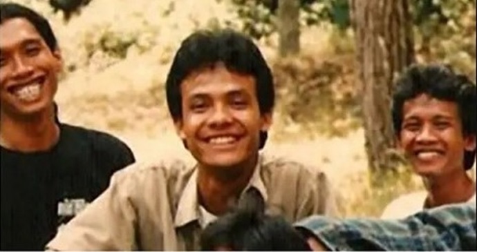 Capres Nomor Urut 3, Ganjar Pranowo (tengah) di usia saat masih kuliah.