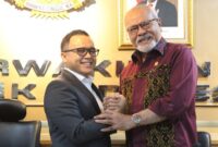 Anggota DPD RI dari Provinsi NTT, Abraham Liyanto (kanan) bersama MenPAN-RB, Abdullah Azwar Anas (kiri).