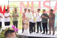 Groundbreaking Bandara Internasional IKN yang ditandai dengan penekanan tombol oleh Presiden Jokowi yang didampingi sejumlah Menteri Kabinet Indonesia Maju, termasuk Menteri ATR/Kepala BPN, Hadi Tjahjanto; serta Kepala Otorita IKN dan Pj Gubernur Kalimantan Timur.