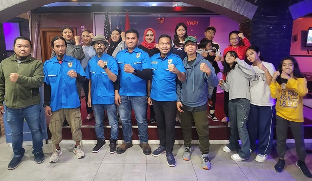 Ketua Bidang DPP KNPI, Rahman Key saat fose bersama pengurus BP KNPI USA.