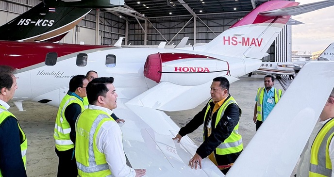 Ketua MPR RI, Bambang Soesatyo saat mengunjungi hanggar MJets, di Bangkok, Senin (27/11/2023).