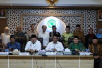 Ketua DPD RI, AA LaNyalla Mahmud Mattalitti (tiga depan dari kiri) bersama jajaran saat bersilaturahmi dengan pengurus MUI Pusat.