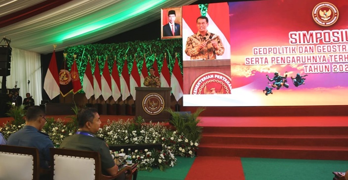 Mentan, Andi Amran Sulaiman saat hadir sebagai pembicara “Simposium Geopolitik dan Geostrategis Global Serta Pengaruhnya Terhadap Indonesia Tahun 2023”, di Lapangan Bhineka Tunggal Ika, Kementerian Pertahanan (Kemenhan), Jakarta, Kamis (2/11/2023).