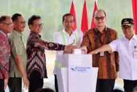 Presiden Jokowi didampingi Menkes, Budi Gunadi Sadikin saat groundbreaking pembangunan rumah sakit kedua yakni, Mayapada Hospital Nusantara (MHNS), di kawasan IKN.