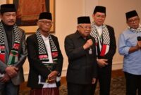 Wapres yang juga Ketua Dewan Pertimbangan MUI, KH Ma’ruf Amin saat memberikan keterangan pers usai memimpin Rapat Paripurna Dewan Pimpinan MUI Tahun 2023, di Ballroom Hotel Aryaduta Menteng, Jakarta Pusat, Jumat siang (17/11/2023).