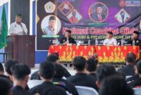 Ketua DPD RI, AA LaNyalla Mahmud Mattalitti berkesempatan membuka kegiatan National Coaching Clinic Wasit, Juri dan Pelatih Pencak Silat 2023, di Aula Kantor Kecamatan Giri Banyuwangi, Rabu (13/12/2023).