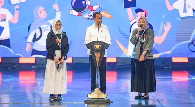 Presiden Jokowi saat menghadiri gelaran Vokasifest x Festival Kampus Merdeka di Taman Ismail Marzuki (TIM), Senin (11/12/2023).