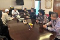 Ketua DPD RI, AA LaNyalla Mahmud Mattalitti saat mempertemukan Jajaran KJRI Jeddah dengan Kantor Urusan Haji di Jeddah, pada Kamis (7/12/2023) waktu setempat.