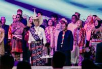Pasangan Capres dan Cawapres Nomor Urut 3, Ganjar Pranowo - Mahfud MD tampil beda dari 2 pasangan calon lainnya saat debat cawapres 2024, di JCC Senayan, Jakarta, Jumat malam (22/12/2023).