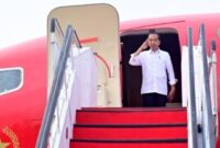 Presiden Jokowi saat bertolak menuju Provinsi Sulawesi Utara, pada Kamis (28/12/2023).