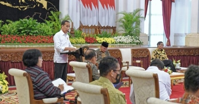Presiden Jokowi saat memimpin Sidang Kabinet Paripurna bersama para jajarannya di Istana Negara, Jakarta Pusat, pada Senin (11/12/2023).