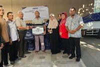 Anggota DPR RI Dapil NTB II/Pulau Lombok dari PDIP, H Rachmat Hidayat di sela-sela penyerahan secara simbolis 1000 paket sembako premium, Selasa (19/12/2023).