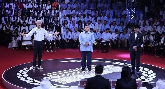 Suasana debat perdana capres di Kantor KPU RI, Selasa malam (12/12/2023).