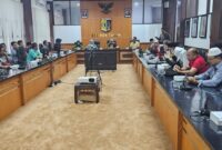 Suasana penyerahan bantuan program pembangunan sumur bor untuk 16 desa di Lombok Timur, yang berlangsung di Aula Kantor Bupati Lombok Timur.