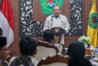 Ketua DPD RI, AA LaNyalla Mahmud Mattalitti saat memberikan sambutan pada acara Sarasehan dan Serap Aspirasi Masyarakat Asosiasi Kepala Desa Kabupaten Pamekasan di Pringgitan Dalam Mandhapa Agung Pendopo Ronggosukowati Rumah Dinas Bupati Pamekasan, pada Sabtu (27/1/2024).