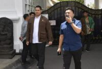 Menpora RI, Dito Ariotedjo menuju Istana Negara guna menghadiri Sidang Kabinet Paripurna (SKP) terkait peningkatan kinerja ASN melalui keterpaduan layanan digital pemerintah.