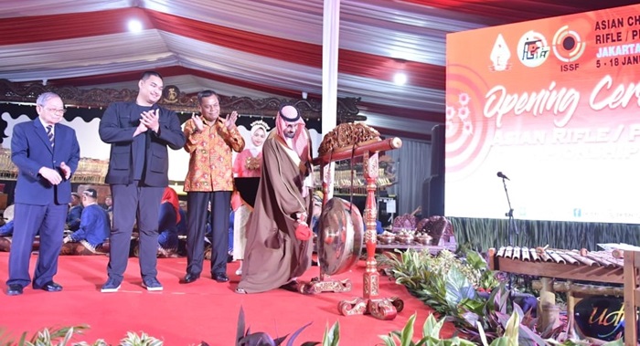 Suasana Opening Ceremony Asian Rifle/Pistol Championship 2024 Jakarta, di Senayan Shooting Hall, pada Sabtu malam (6/1/2024).