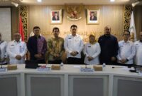 Foto bersama di sela-sela pembukaan workshop peningkatan kompetensi media sosial Setjen DPD RI, di Gedung DPD RI, Komplek Parlemen Senayan Jakarta, Rabu (10/1/2024).