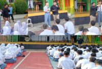 Dr (C) Annas Fitrah Akbar, S.Pd., M.Pd saat menjadi narasumber/pembicara pada pelatihan Anti Bullying atau Perundungan di SMAN 107 Jakarta, Senin (15/1/2024).