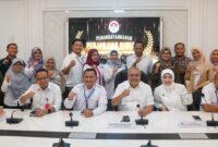 Sesmenpora, Gunawan Suswantoro saat fose bersama pejabat di lingkungan Kemenpora usai penandatanganan PK 2024, di Ruang Rapat Lantai 3 Kemenpora, Senayan, Jakarta.
