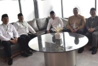 Menpora, Dito Ariotedjo yang mengenakan baju batik saat ikut mendampingi Presiden Jokowi pada acara Puncak Resepsi Harlah NU ke-101 di UNU Yogyakarta, Rabu pagi (31/1/2024).