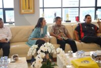 Menpora RI, Dito Ariotedjo saat menerima kunjungan audiensi dari Pembina IMI Sumut yang juga pereli Musa Rajekshah, di ruang kerjanya Kantor Kemenpora, Senayan, Jakarta, pada Senin (26/2/2024).