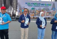 Pj Bupati Lotim, HM Juaini Taofik (dua dari kiri) saat menerima penghargaan dari BPOM RI.