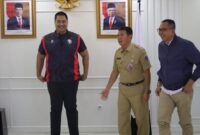 Menpora RI, Dito Ariotedjo saat menerima kunjungan audiensi dari Kepala Dinas Pemuda dan Olahraga (Kadispora) Provinsi DKI Jakarta, Andri Yansyah, di ruang rapat Lantai 10 Kantor Kemenpora, Senayan, Jakarta, pada Senin (26/2/2024). 